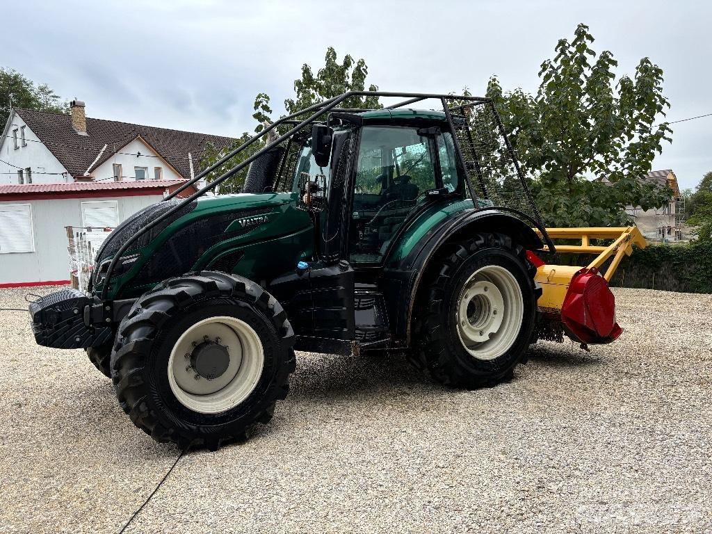 Valtra T 174 Трактори