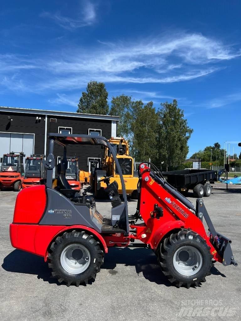 Flexitrac 1226 LRF Багатофункціональне обладнання для вантажних і землекопальних робіт