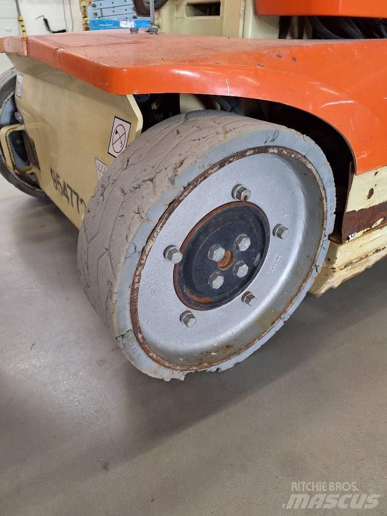 JLG Toucan 10 E Вертикальні щоглові підйомники