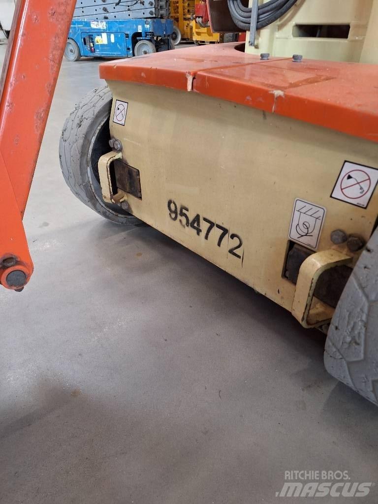 JLG Toucan 10 E Вертикальні щоглові підйомники