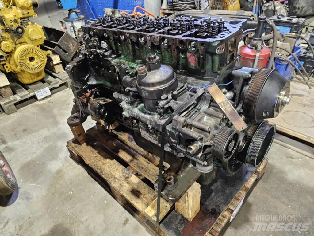 Volvo D8J Двигуни