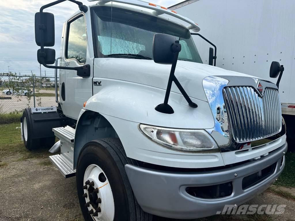 International MV607 Тягачі