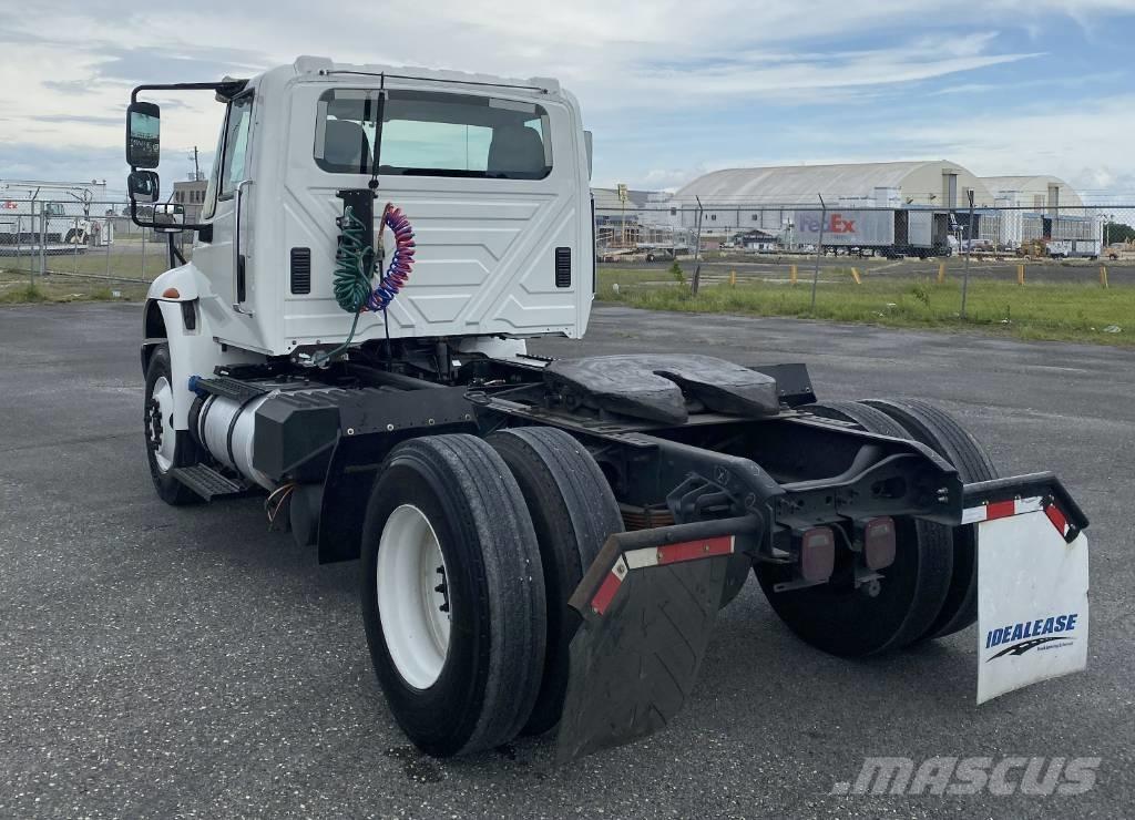 International MV607 Тягачі