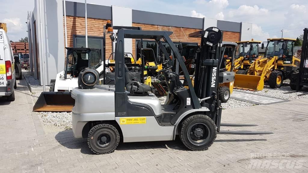 Nissan UGL02A35DU Газові навантажувачі