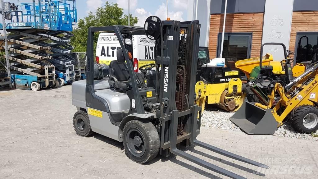 Nissan UGL02A35DU Газові навантажувачі