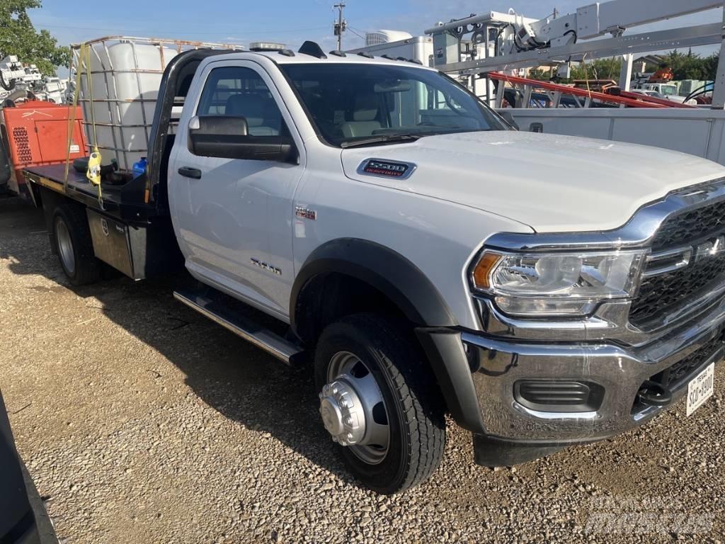 RAM 5500 Вантажівки-платформи/бокове розвантаження