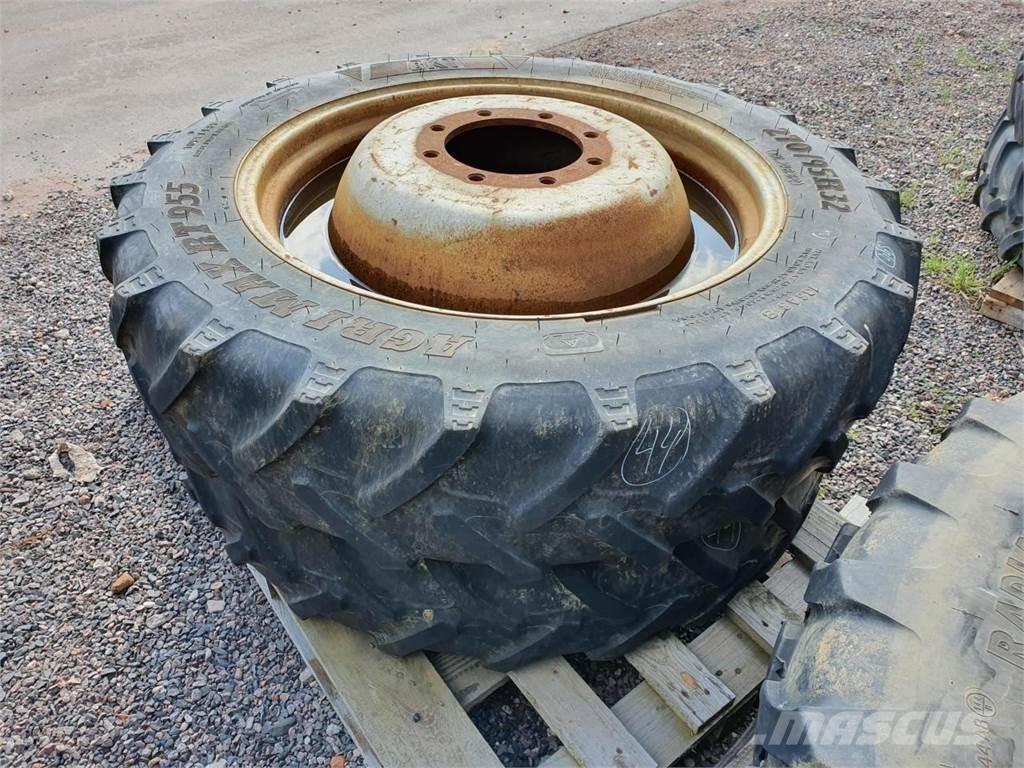 BKT 270/95R32 x2 Колеса