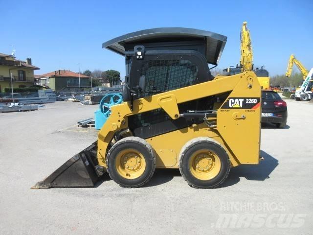 CAT 226 D Міні-навантажувачі
