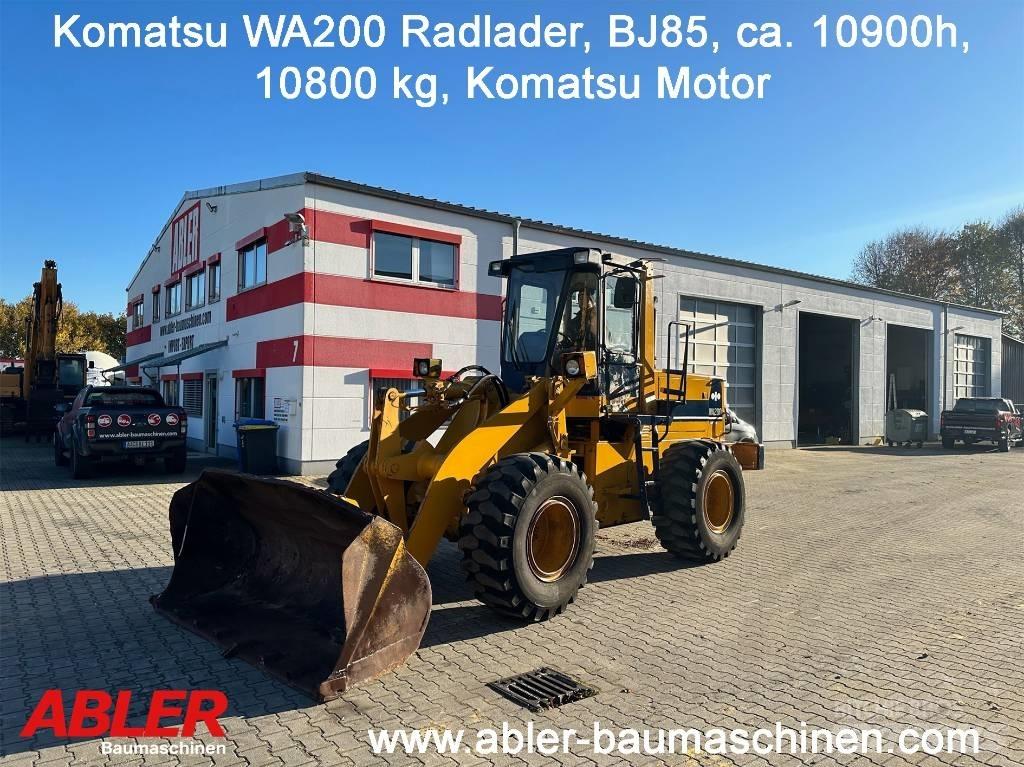 Komatsu WA200 Фронтальні навантажувачі
