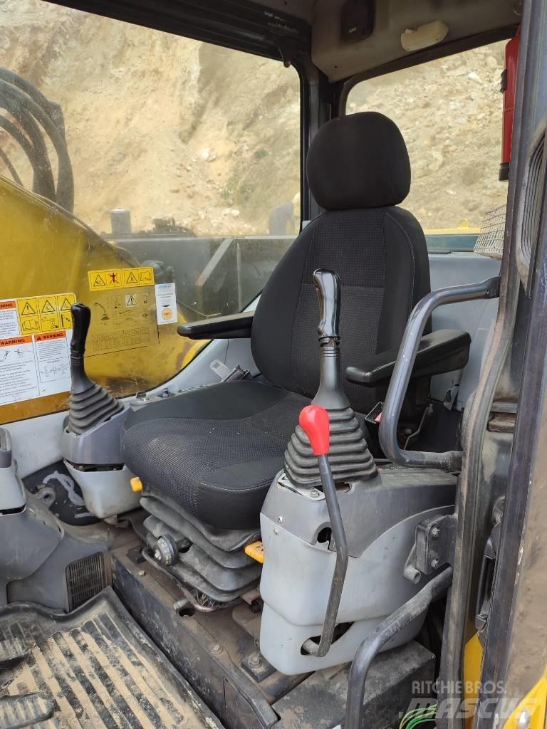 Komatsu PC 228 LC-3 Гусеничні екскаватори