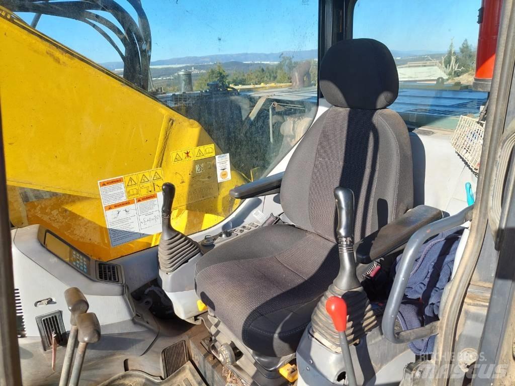 Komatsu PC 228 LC-3 Гусеничні екскаватори