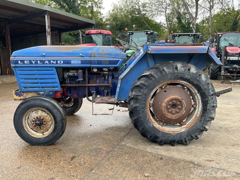 Leyland 253 Трактори