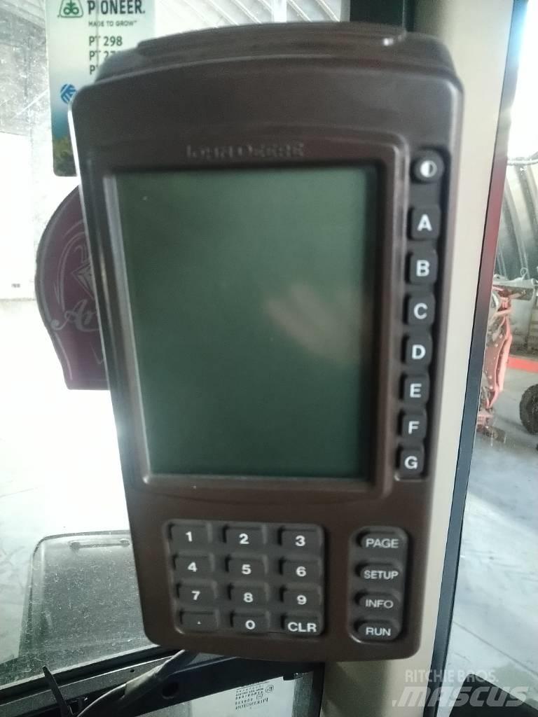 John Deere 732 Причіпні обприскувачі