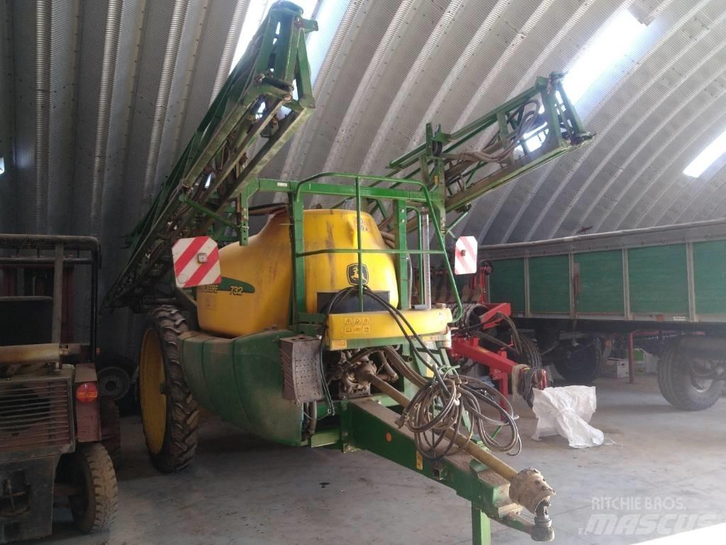 John Deere 732 Причіпні обприскувачі
