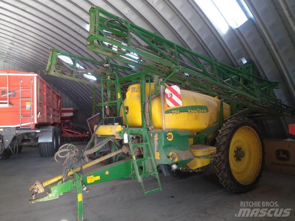 John Deere 732 Причіпні обприскувачі