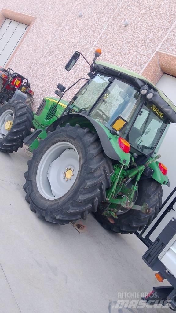 John Deere 5820 Трактори