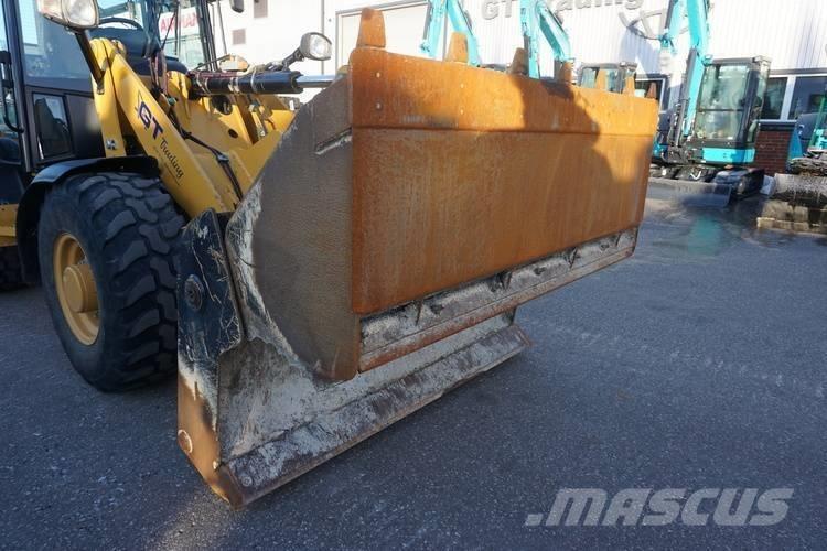 CAT 906 M Фронтальні навантажувачі