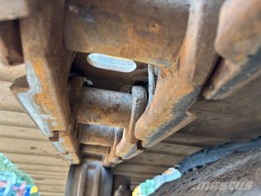 JCB 260 LC Гусеничні екскаватори