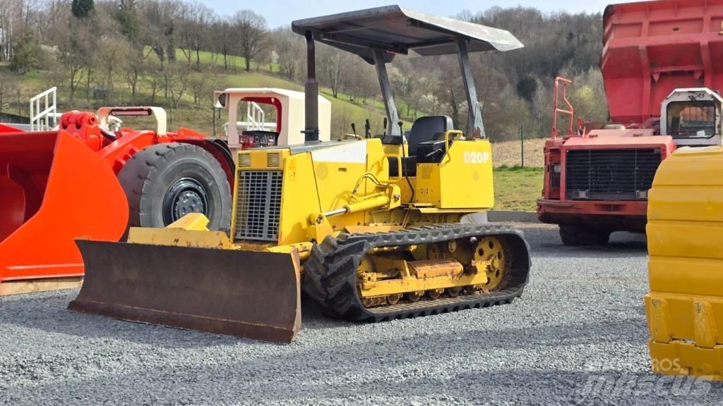 Komatsu D20P-7 Гусеничні бульдозери