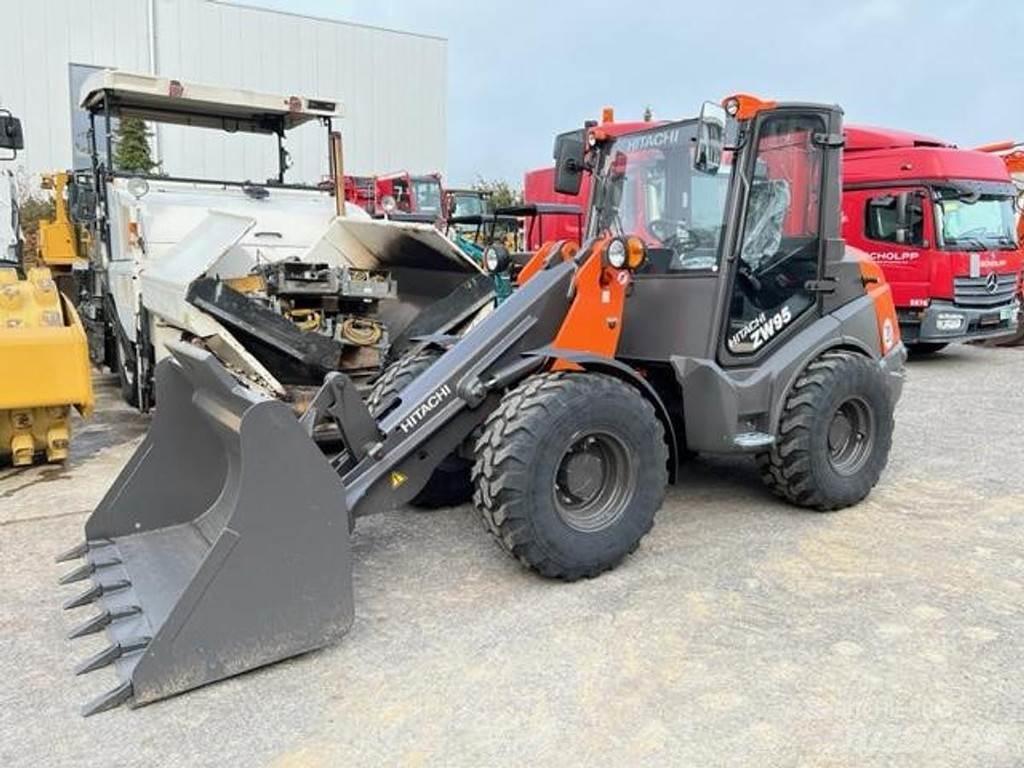 Hitachi ZW95-6C Фронтальні навантажувачі