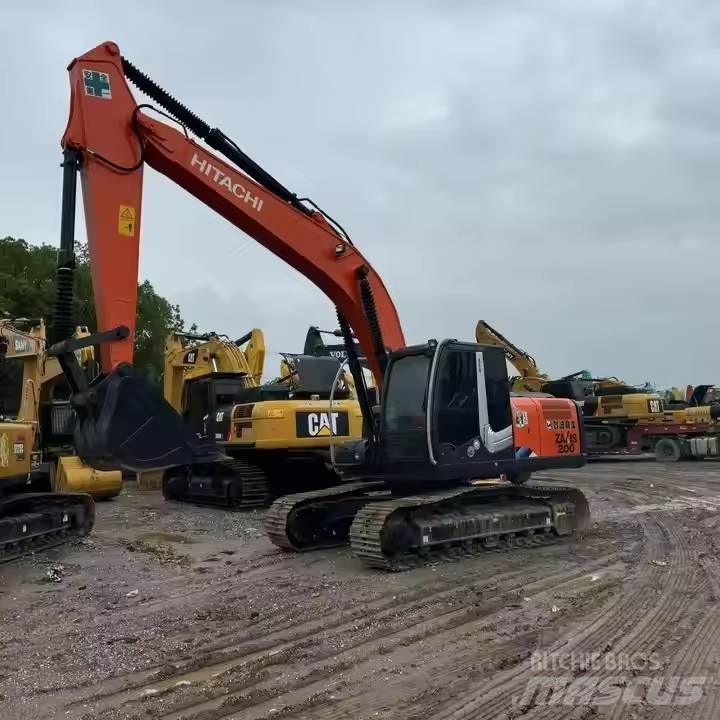 Hitachi ZX200 Гусеничні екскаватори