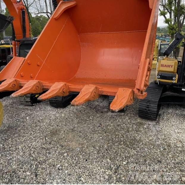 Hitachi ZX200 Гусеничні екскаватори