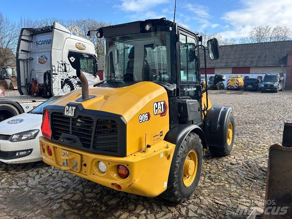 CAT 906 Фронтальні навантажувачі