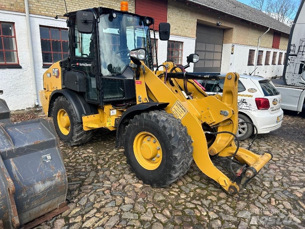 CAT 906 Фронтальні навантажувачі