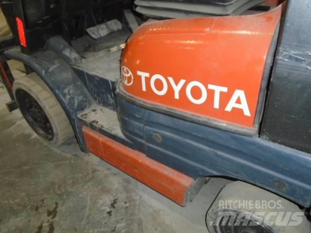 Toyota 52-6 FG U 30 Навантажувачі підвищеної прохідності