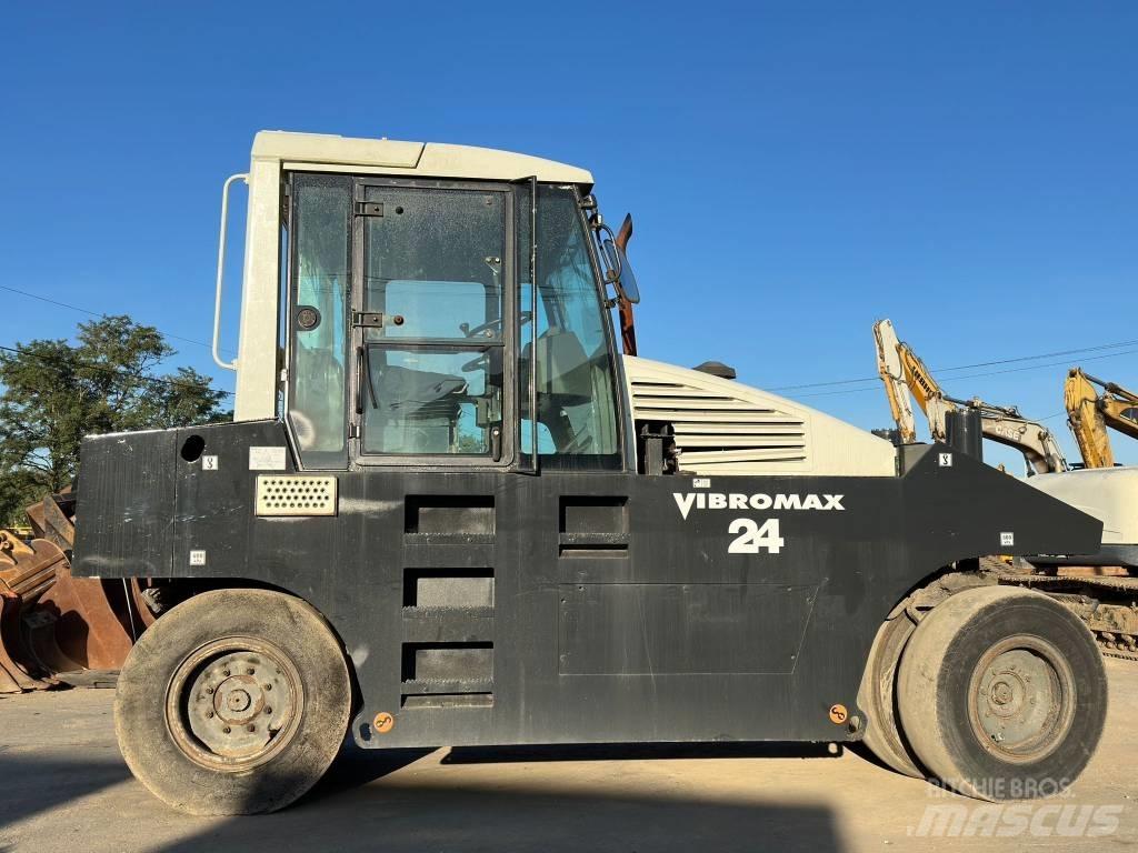 Vibromax W2400 Пневматичні катки