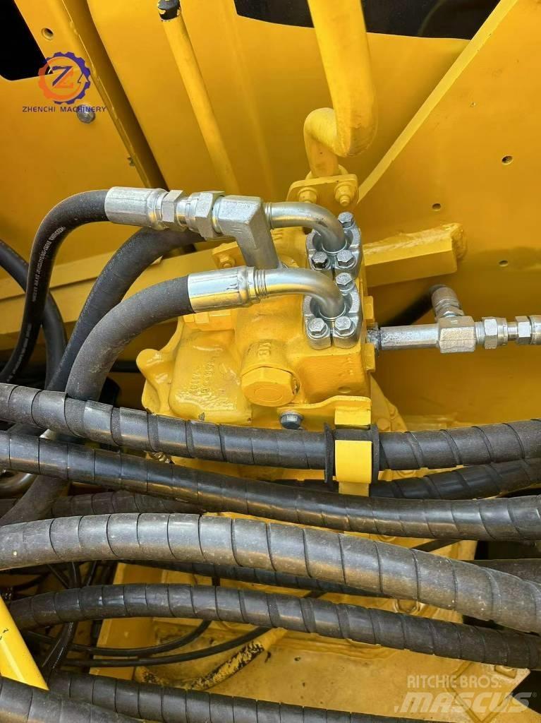 Komatsu PC 220-8/ Гусеничні екскаватори