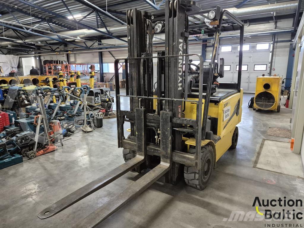 Hyundai 30B-9 Електронавантажувачі