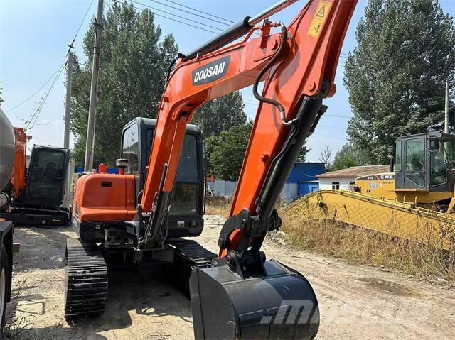 Doosan DX75 Гусеничні екскаватори