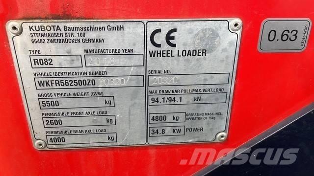 Kubota R082 Фронтальні навантажувачі