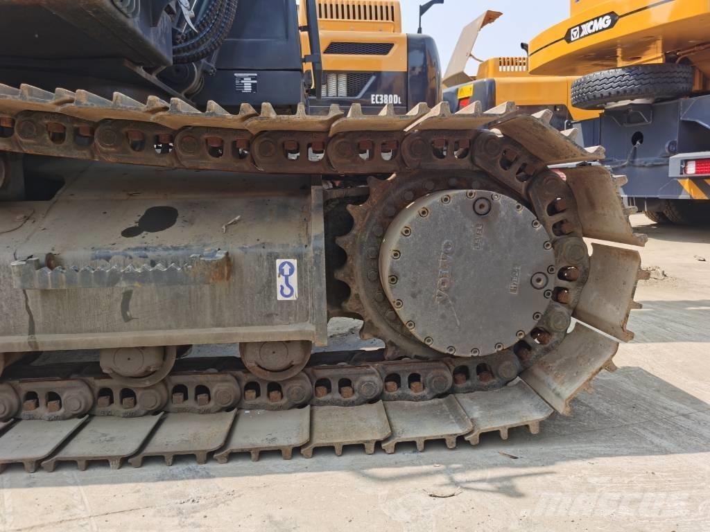 Volvo EC 220 Гусеничні екскаватори