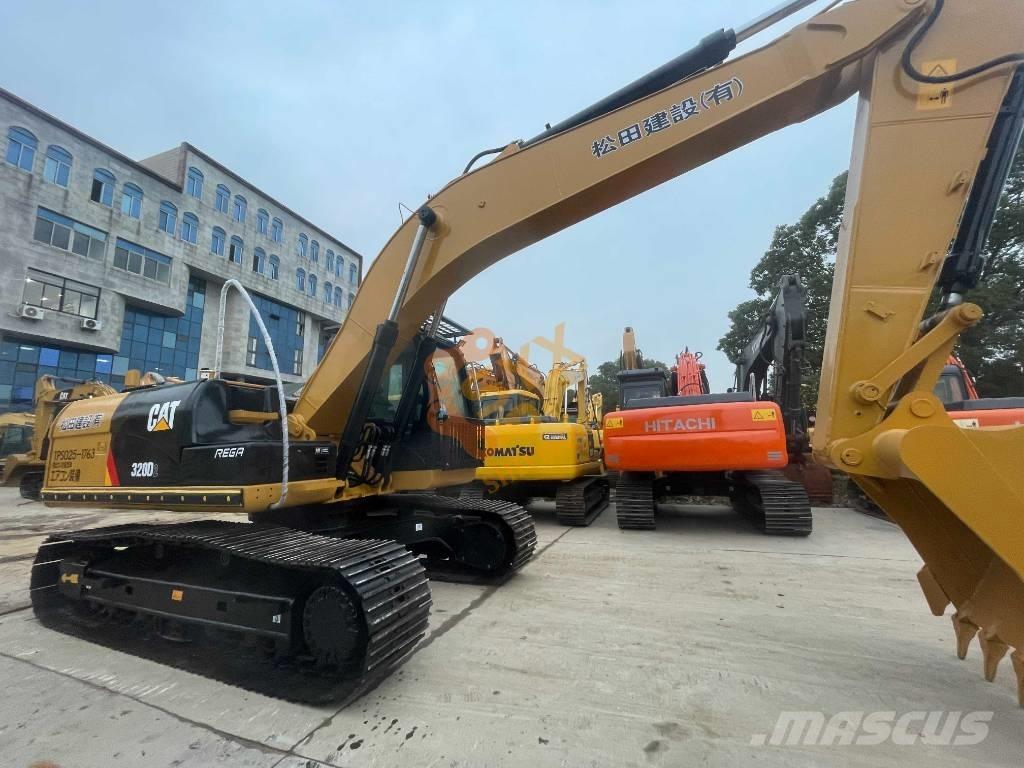 CAT CAT320 D2 Гусеничні екскаватори