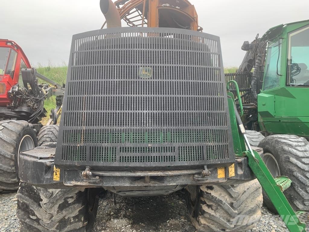John Deere 1110 E Кабіна
