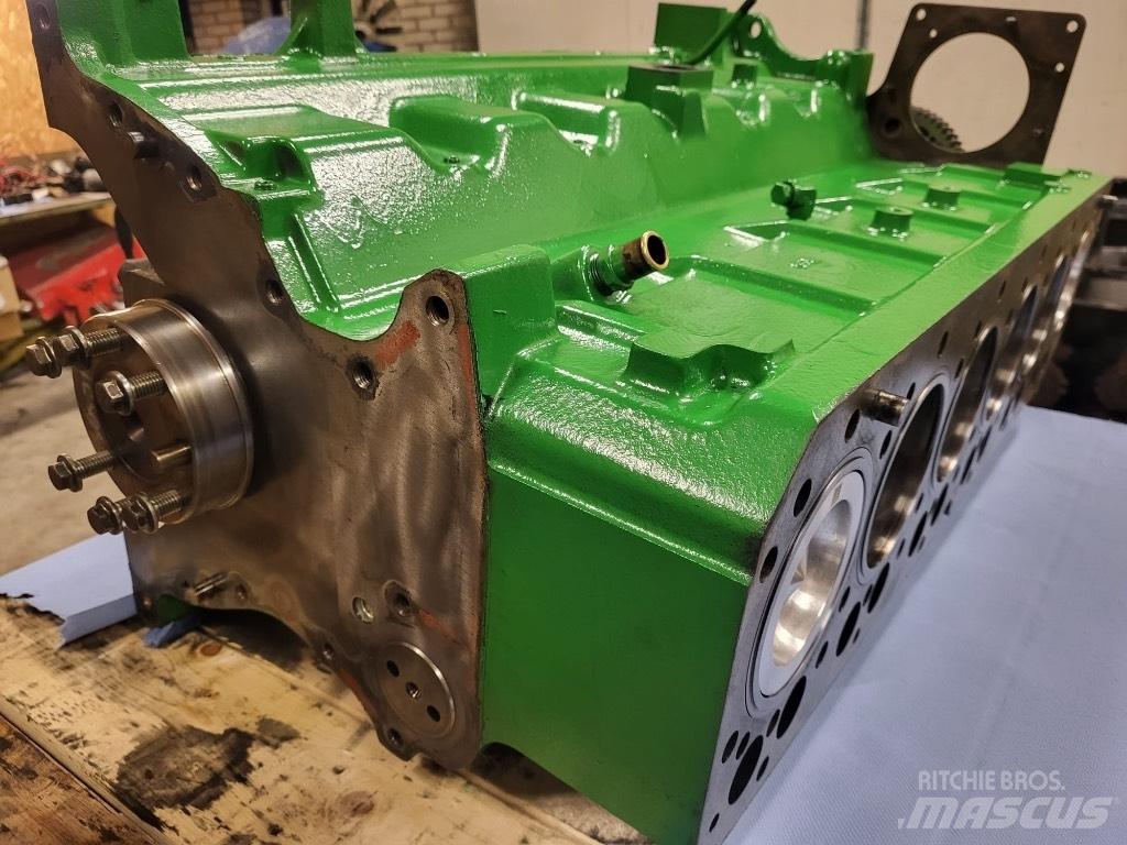 John Deere 6068 Трактори