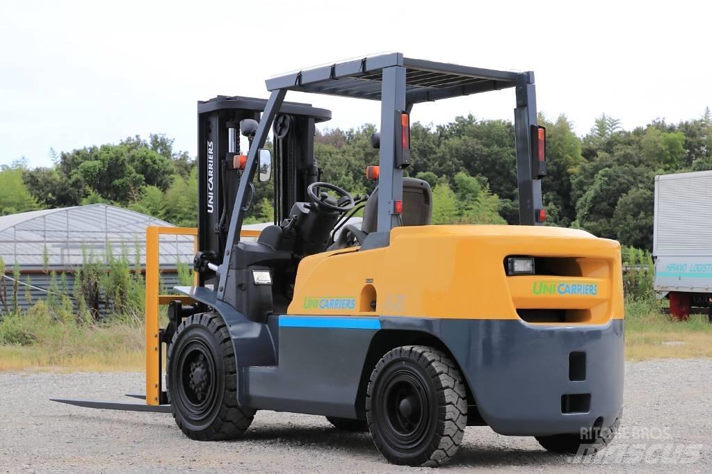  ユニキャリア YDN-D1F4A Дизельні навантажувачі