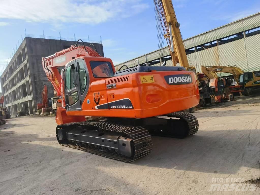 Doosan DX 225 Гусеничні екскаватори