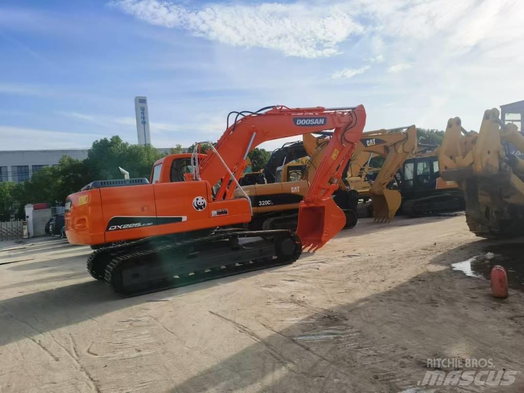 Doosan DX 225 Гусеничні екскаватори
