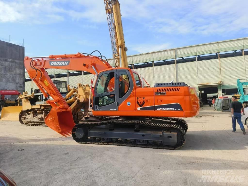 Doosan DX 225 Гусеничні екскаватори