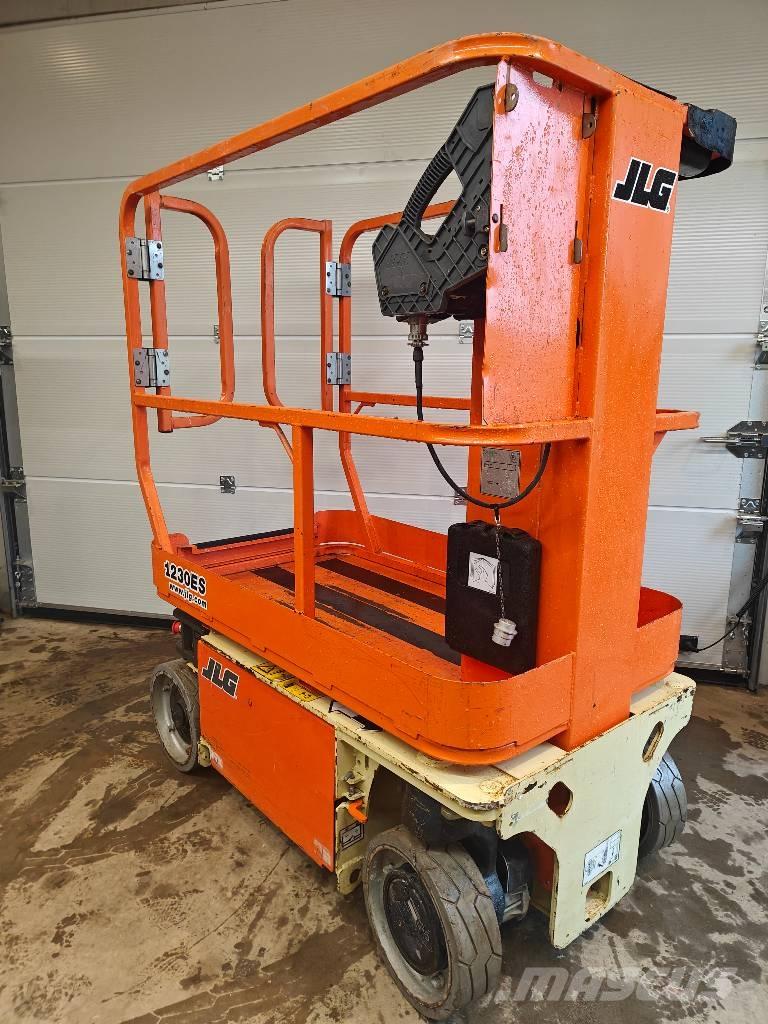 JLG 1230 ES Вертикальні щоглові підйомники