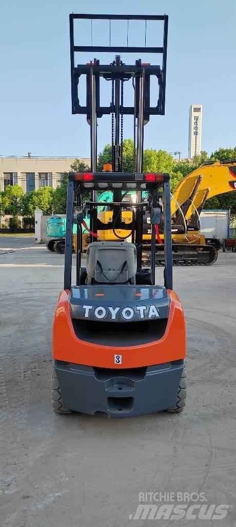 Toyota FD30 Дизельні навантажувачі