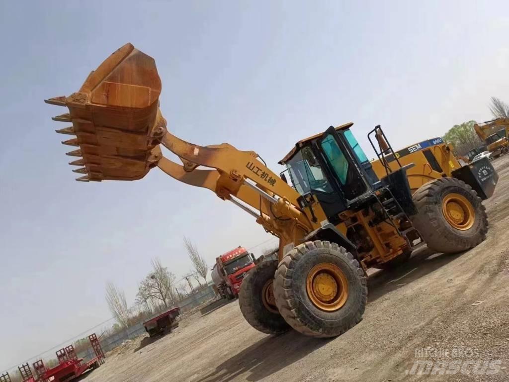 SEM 660D Фронтальні навантажувачі