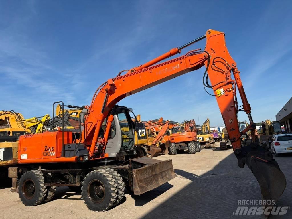 Hitachi ZX 130 W Колісні екскаватори