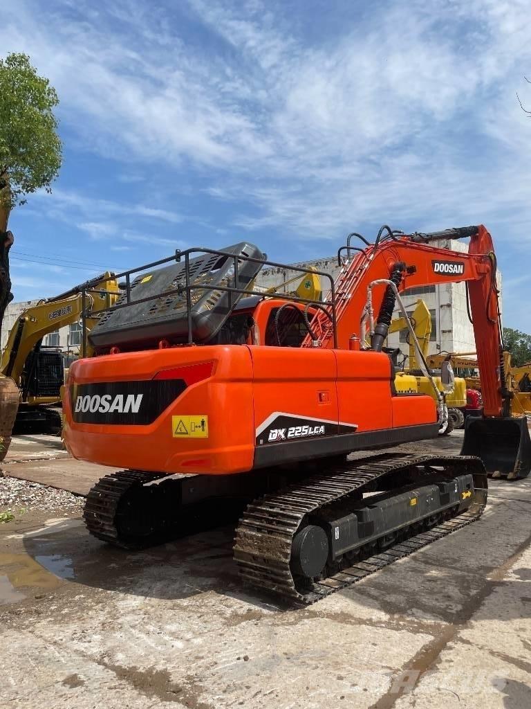Doosan DX 225 Середні екскаватори 7т. - 12т.