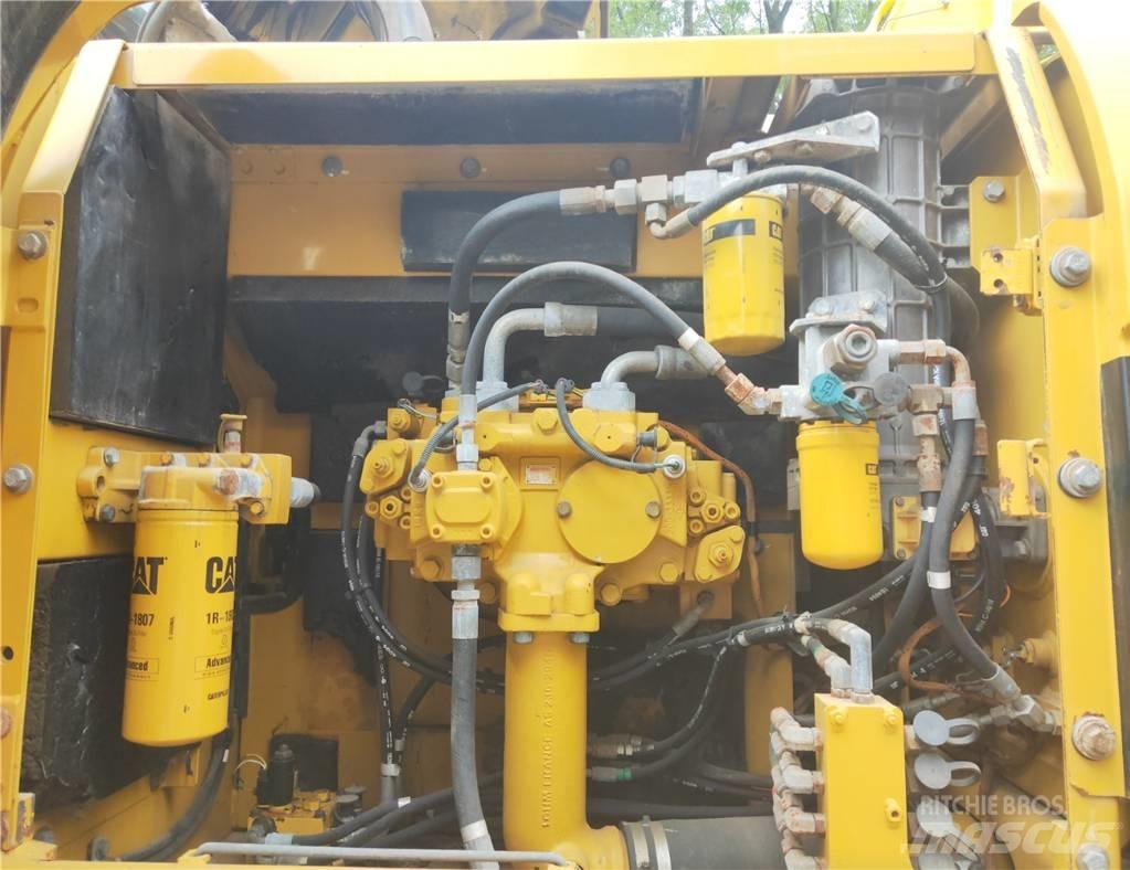 CAT 329 D Гусеничні екскаватори