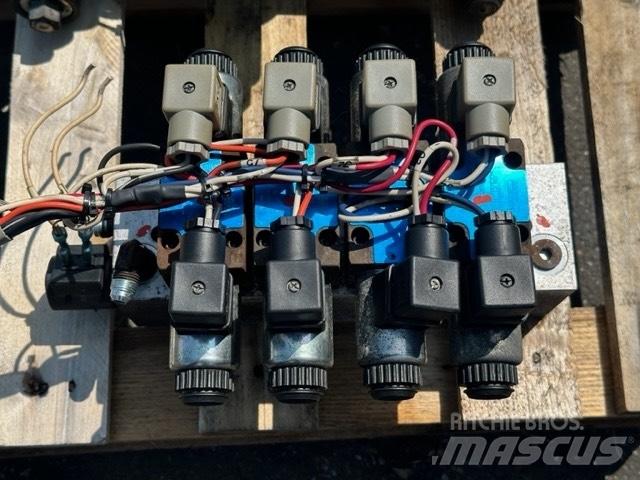SkyJack SJ 8831 Підйомники-ножиці