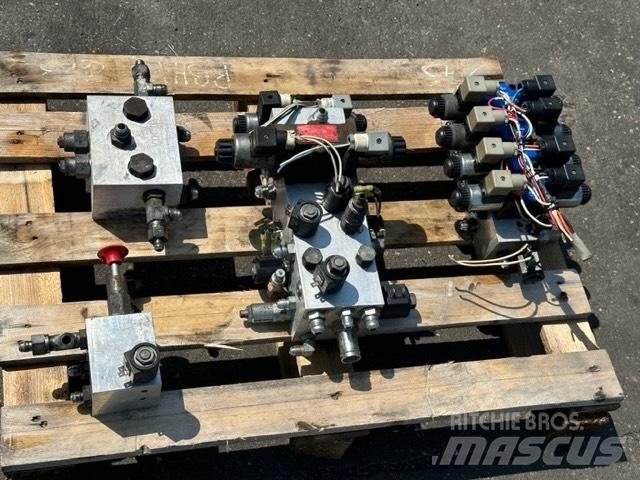 SkyJack SJ 8831 Підйомники-ножиці